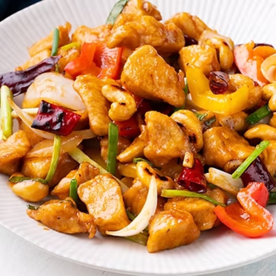 Close-up of Maya Thai Eatery's cashew chicken with bell peppers, onions, and green onions.
