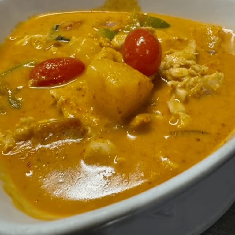 Thai Takeout: Noodles, Curry, Vegetarian Options